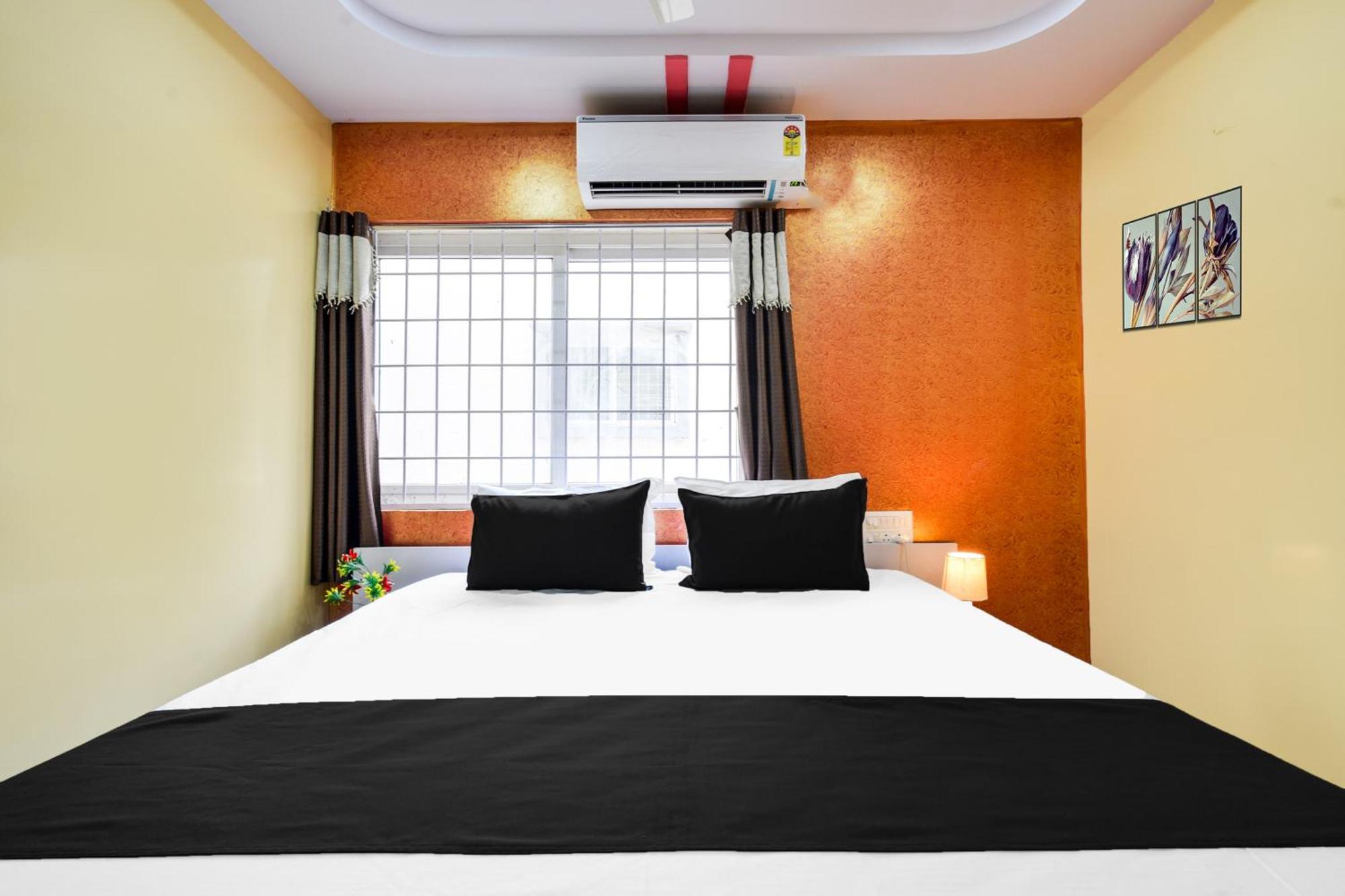 Hotel O Lucky Grand Hyderabad Exterior foto