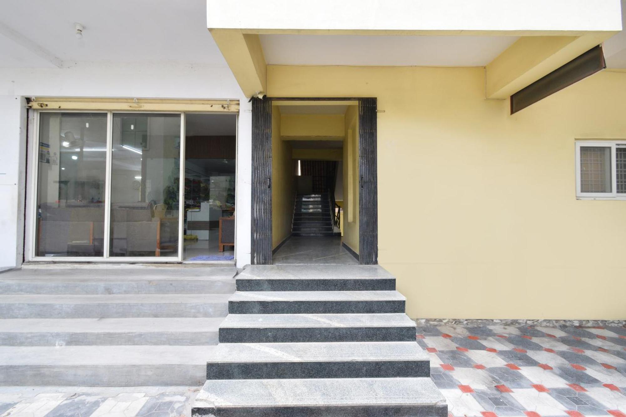 Hotel O Lucky Grand Hyderabad Exterior foto